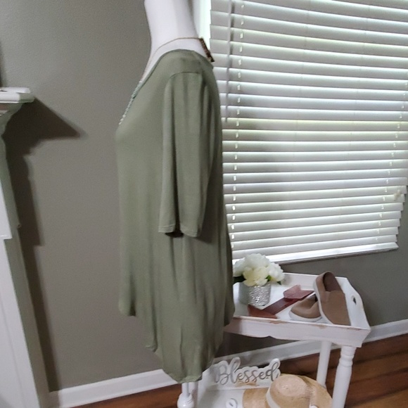 *ONLY 2 LEFT* Janet Slit Back Top - Picture 4 of 5